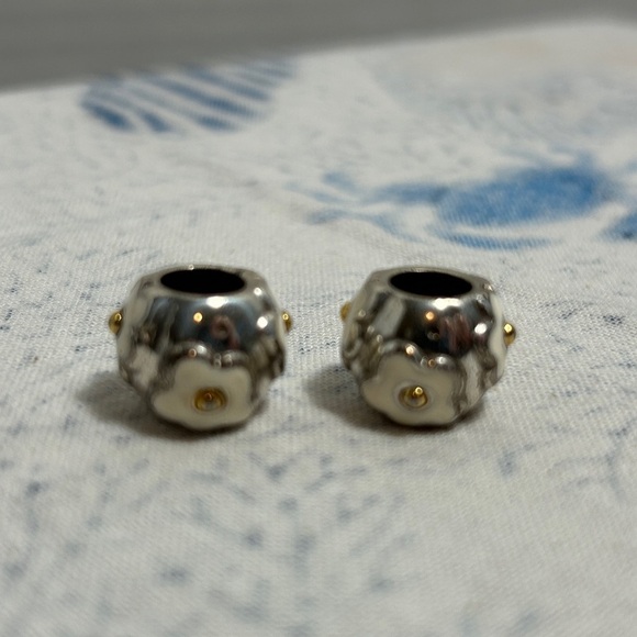 Brighton Daisy Bead Spacer Lot of 2 Silver Plated White Enamel Flower Retired - Picture 6 of 10